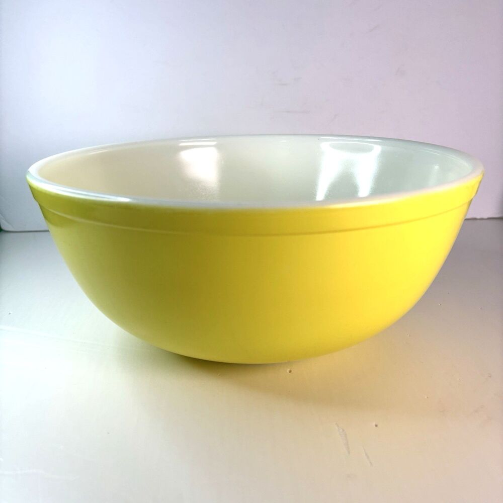 PYREX Yellow Primary Bowl 4 Quart No 404 Made in USA Vintage 1950s MCM